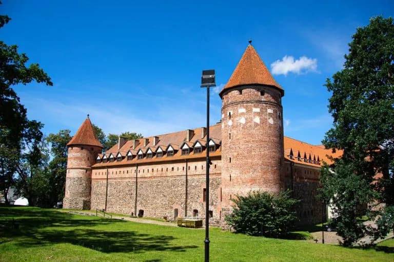 Najlepsze atrakcje w Bytowie, które musisz zobaczyć i przeżyć Najlepsze atrakcje w Bytowie, które musisz zobaczyć i przeżyć