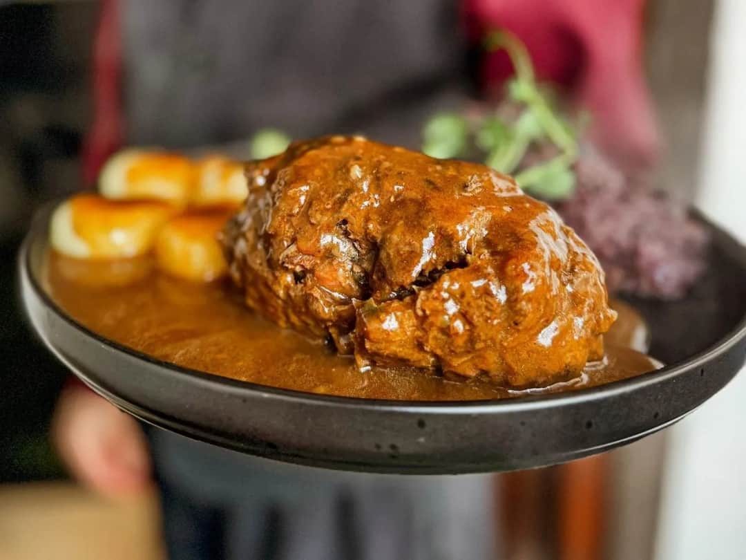 Gdzie zjeść rolada śląska w Katowicach? Odkryj najlepsze miejsca Gdzie zjeść rolada śląska w Katowicach? Odkryj najlepsze miejsca