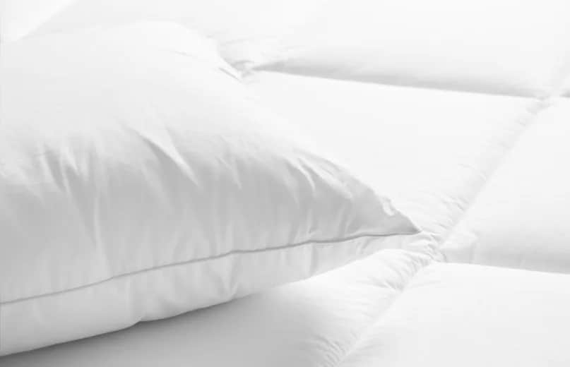 Jakie poduszki są w hotelach? Poznaj różnice i wybierz najlepiej