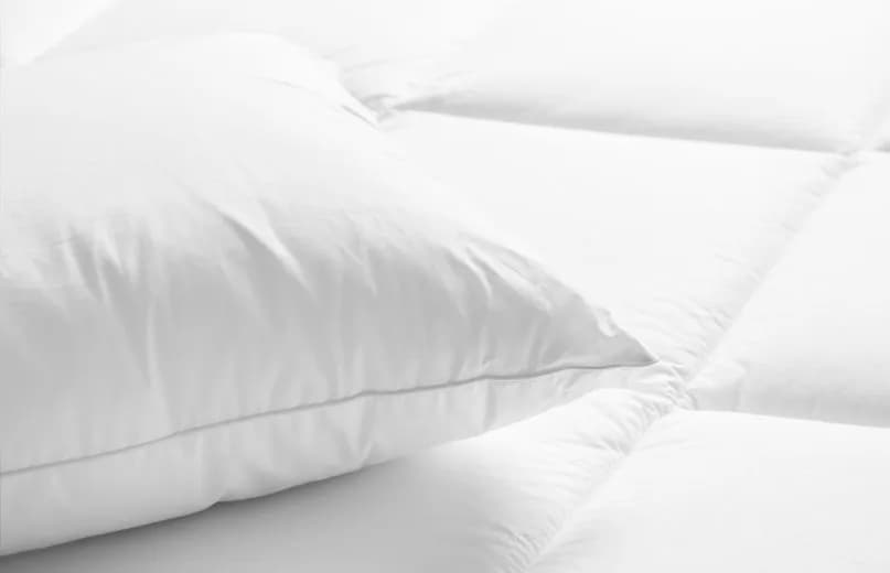 Jakie poduszki są w hotelach? Poznaj różnice i wybierz najlepiej