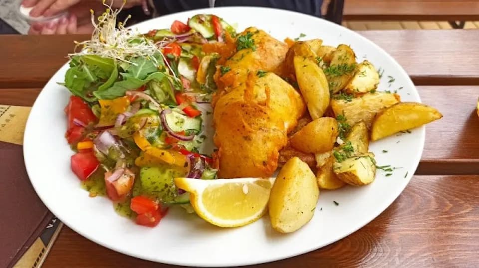 Gdzie zjeść w Dziwnowie? Tanie i smaczne miejsca na obiad